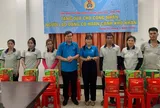 Thăm, tặng quà đoàn viên, người lao động khó khăn nuôi con nhỏ nhân dịp Tháng Công nhân năm 2025
