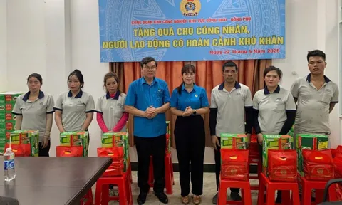 Thăm, tặng quà đoàn viên, người lao động khó khăn nuôi con nhỏ nhân dịp Tháng Công nhân năm 2025