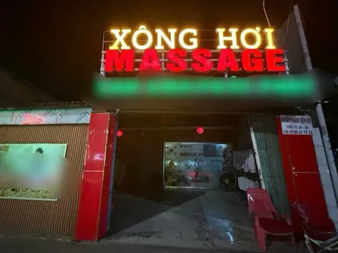 Bắt quả tang nữ nhân viên U40 ăn mặc mát mẻ "chiều" quý ông trong quán massage