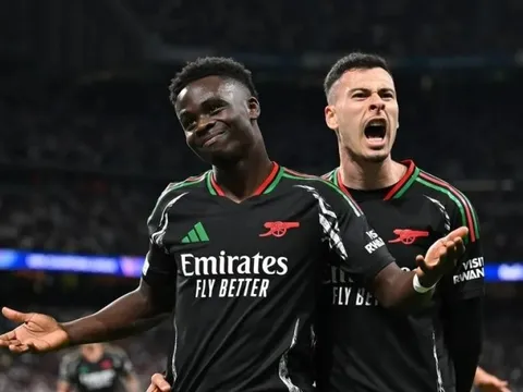 CĐV Arsenal nhận tin sốc trước trận đấu với PSG