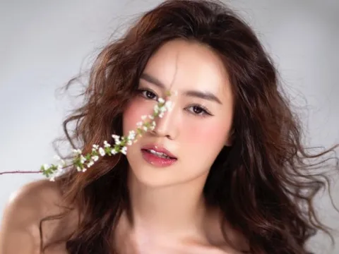 Cách ứng xử gây tò mò khi "ngọc nữ màn ảnh" chạm mặt tình cũ