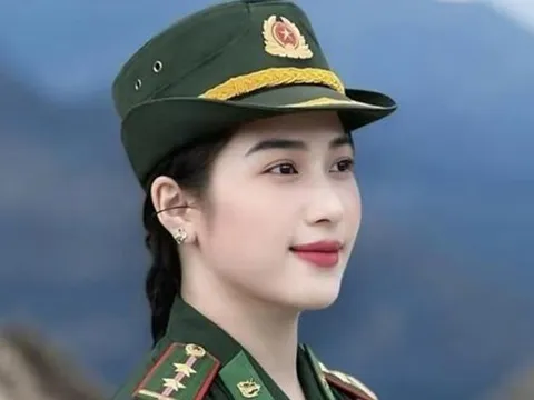 Hình ảnh nữ Trung úy xinh đẹp thu hút mọi ánh nhìn ở Dinh Độc Lập