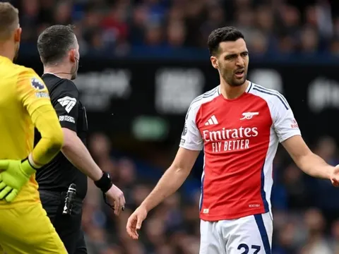 Arsenal có thể kéo Merino trở lại tuyến giữa trong trận gặp PSG