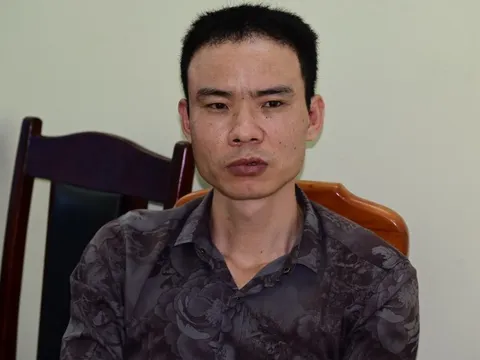 Đến cơ quan công an trong tình trạng không tỉnh táo, gã trai lộ tàng trữ súng đạn tại nhà riêng