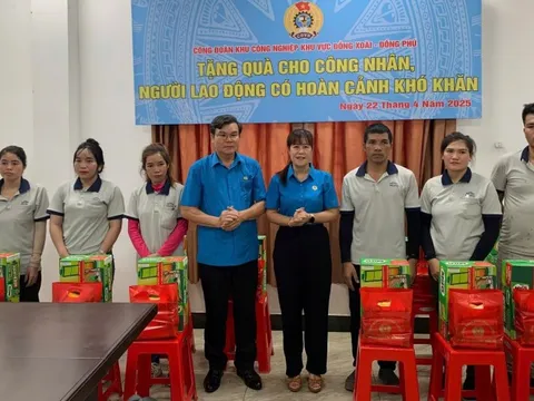 Thăm, tặng quà đoàn viên, người lao động khó khăn nuôi con nhỏ nhân dịp Tháng Công nhân năm 2025