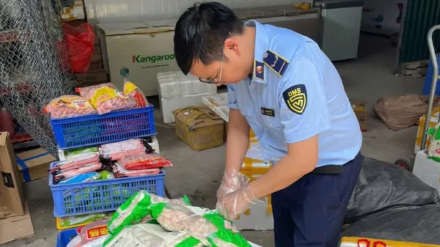 Hà Nội: Tạm giữ hơn 800kg thực phẩm không rõ nguồn gốc